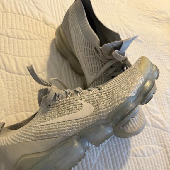 NIKE Shoes - NIKE AVAPORMAX KNIT